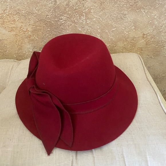 Women Winter Hats - Picture 2 of 3